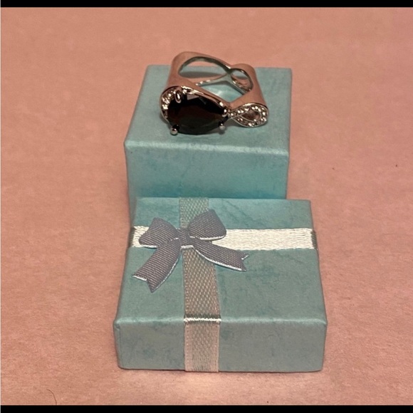 Sapphire - Picture 3 of 6